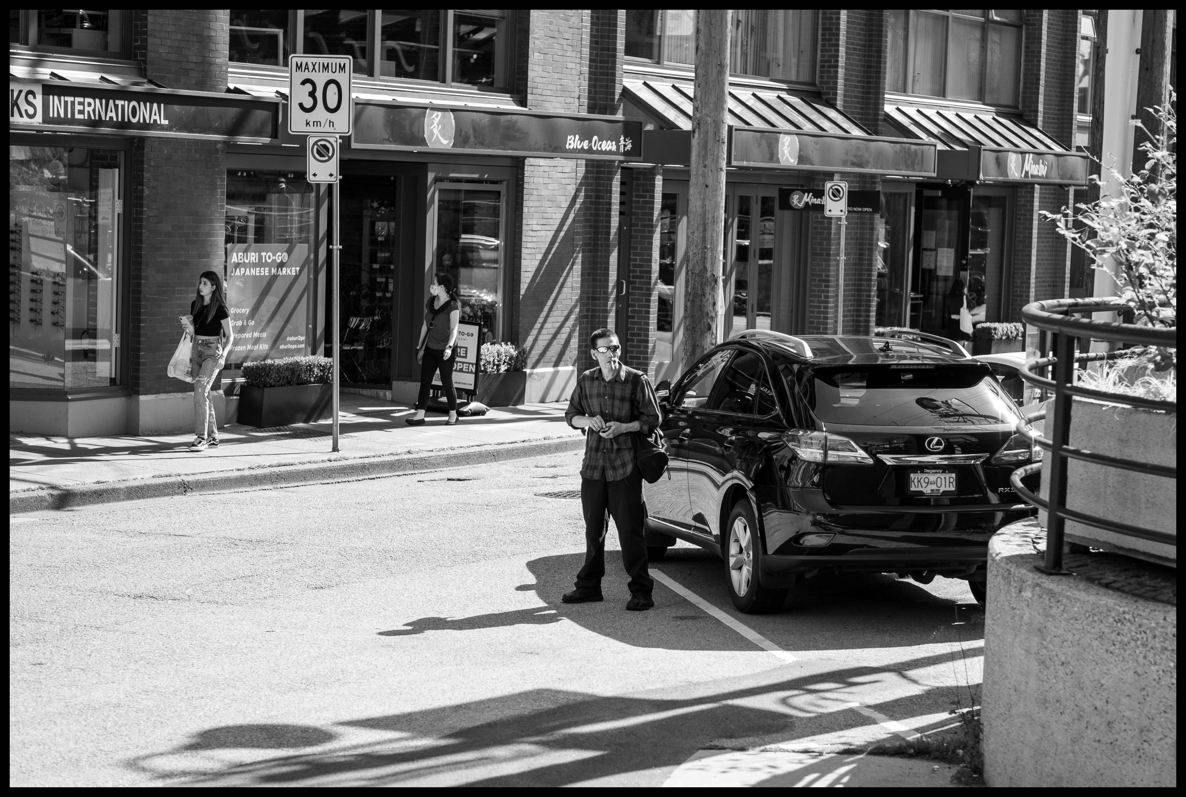 Parking & Smoking - f2.0 1/1700 sec