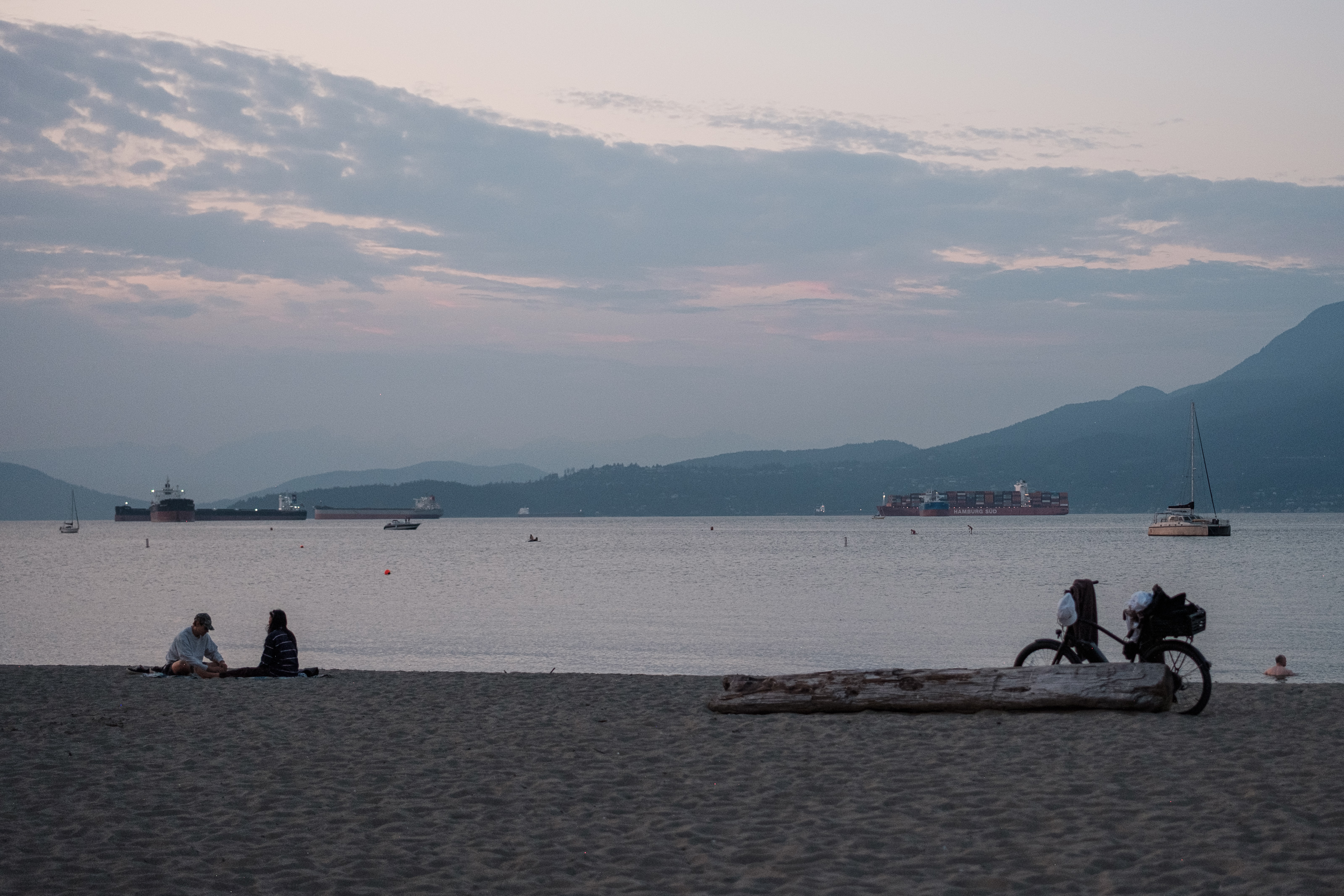 1/1700 sec, f/1.4, ISO 500