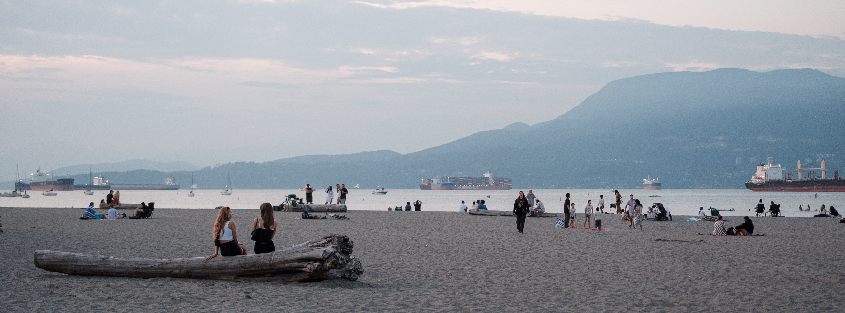 1/320 sec, f/1.4, ISO 500