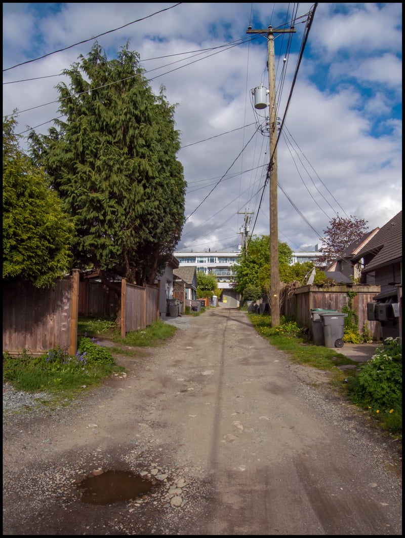 24mm equivalent, 1/440 sec, f7.2, ISO 64