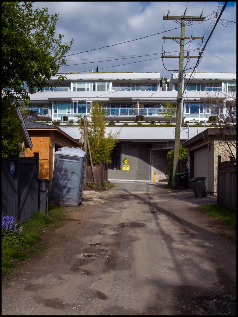 24mm equivalent, 1/320 sec, f8.1, ISO 64